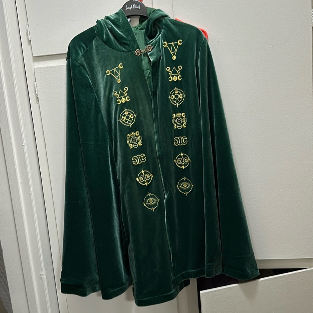 Hocus Pocus Winnie Cape